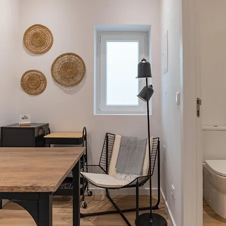 Apartment Campolide Charming & *